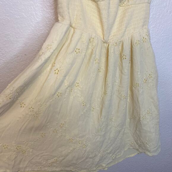Hollister Pale Yellow Eyelet Puff Sleeve Open Tie Back Smocked Mini Dress Size L - Picture 3 of 9